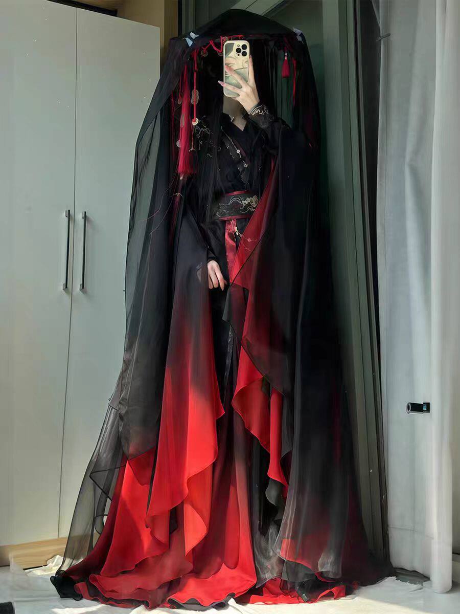Set di 4 Pezzi di Abiti Tradiz - Anime Cosplay Show recensione e prezzo