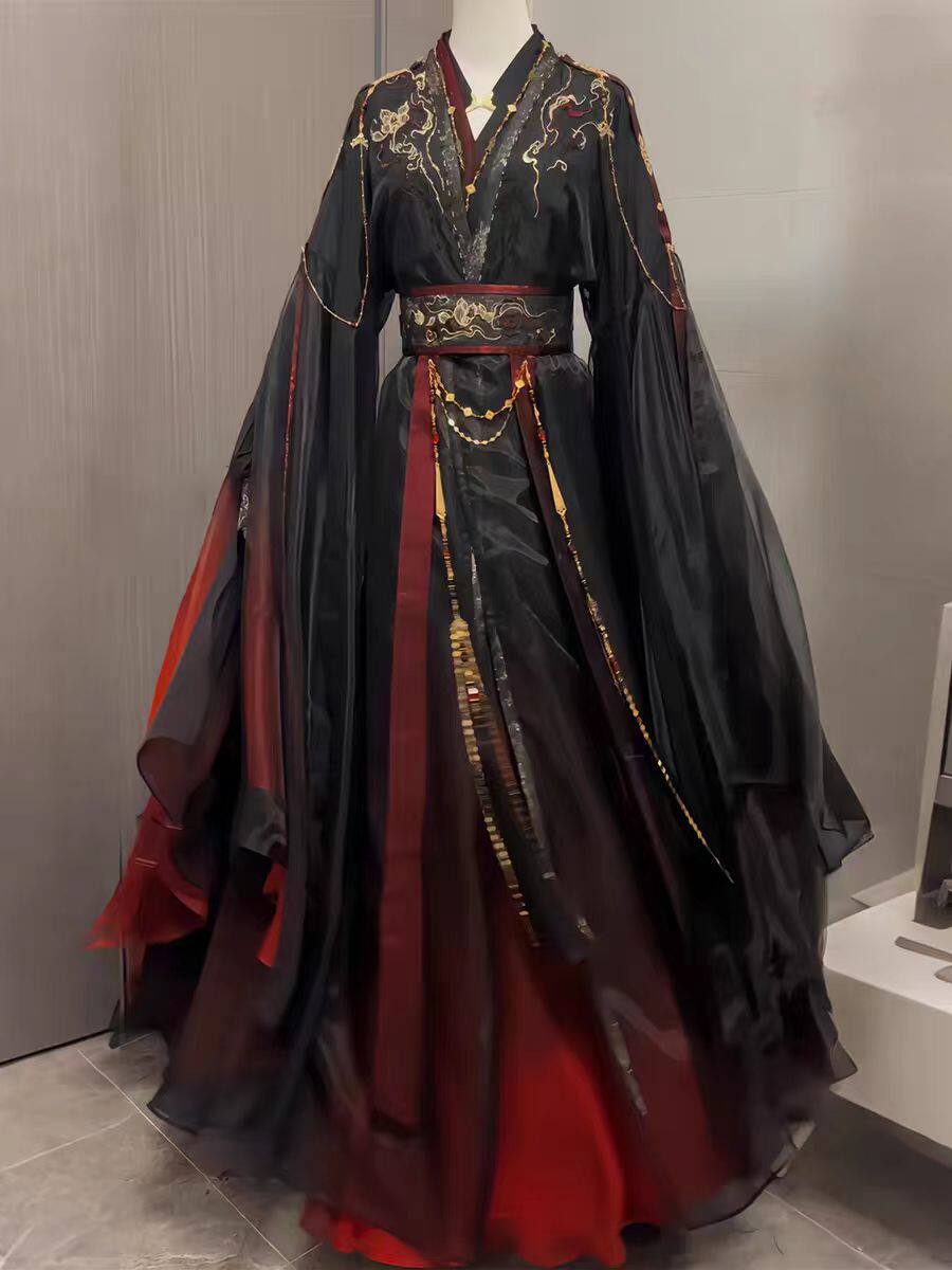 Set di 4 Pezzi di Abiti Tradiz - Anime Cosplay Show recensione e prezzo